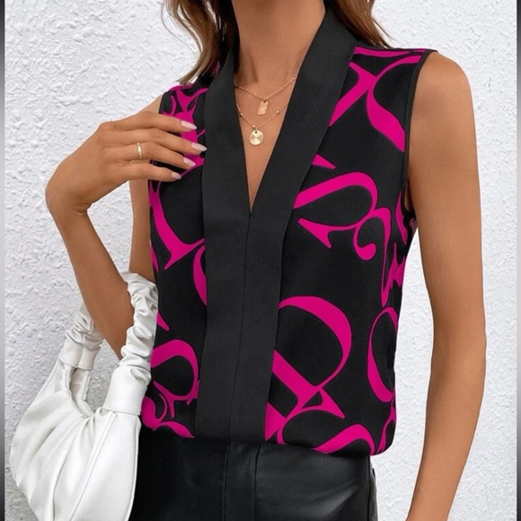 New v neck ALLOVER print black top - Picture 4 of 4